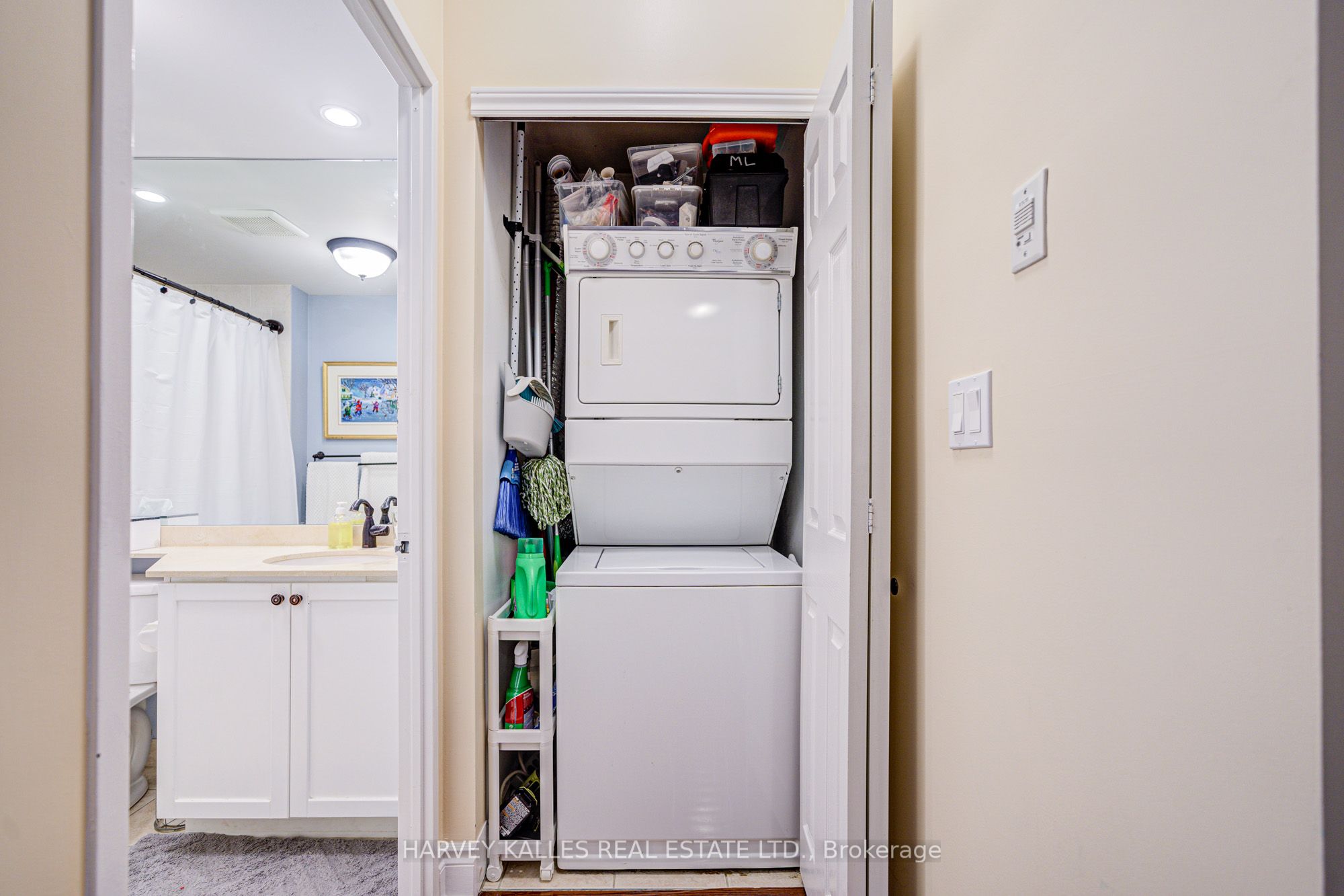 245 Davisville Avenue, #LPH01