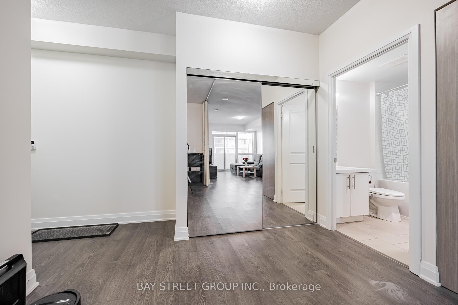 2 Bedrooms Condo at 55 Speers, Oakville For sale