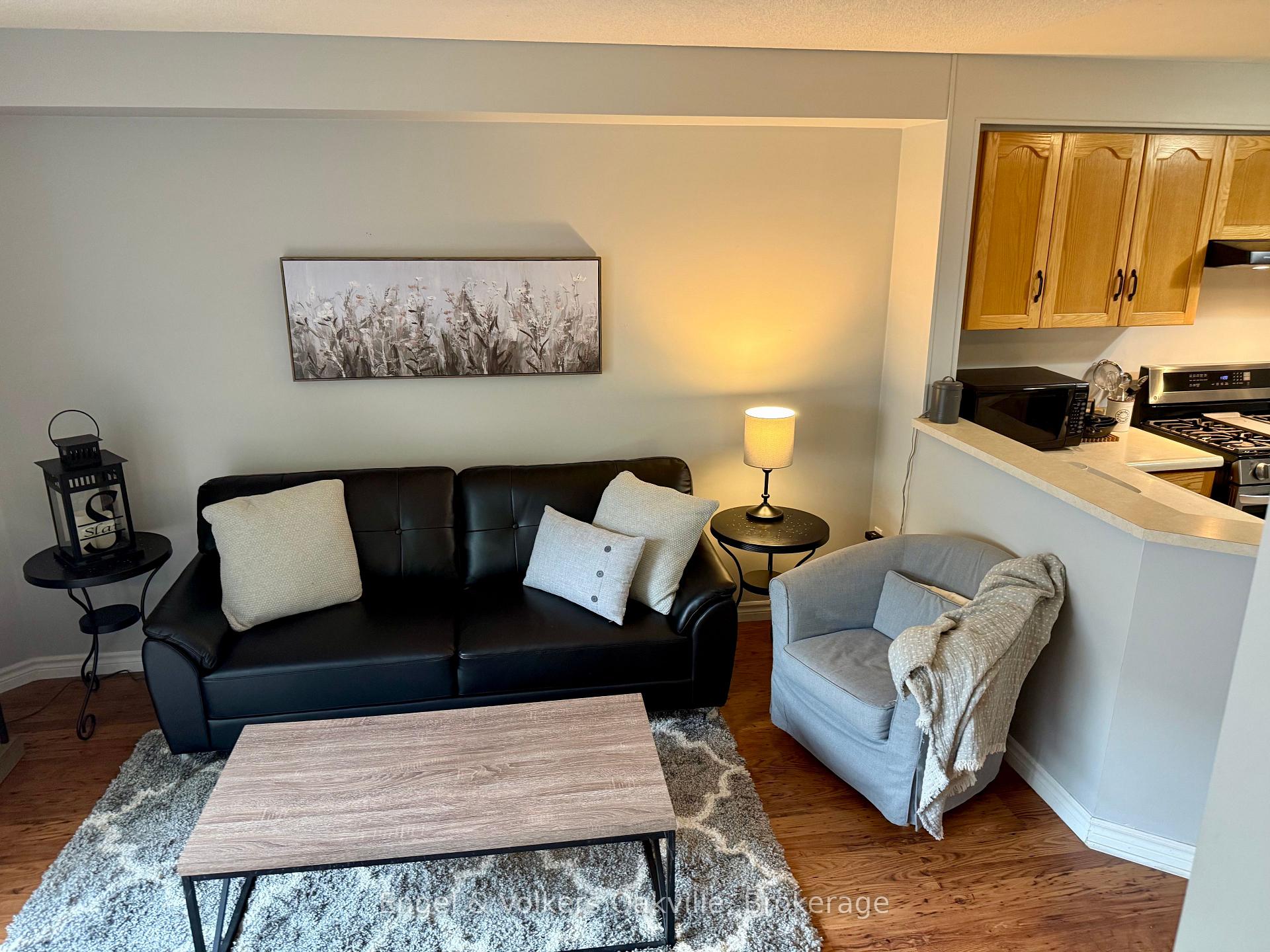 3 Bedrooms Condo at 2015 Cleaver, Burlington For sale