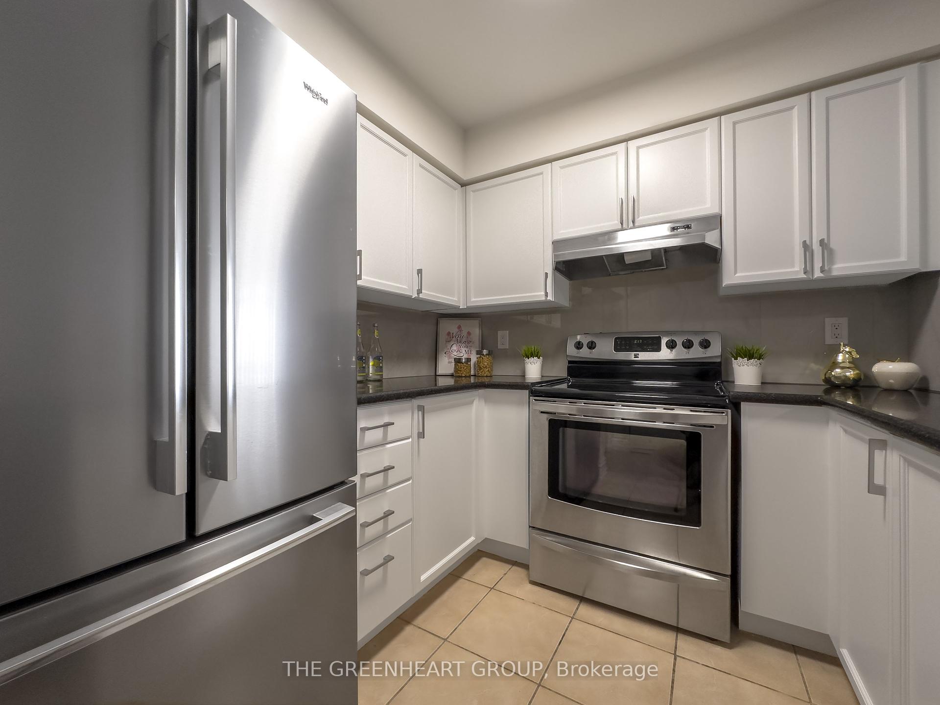 3 Bedrooms Condo at 155 Beecroft,  Toronto For sale