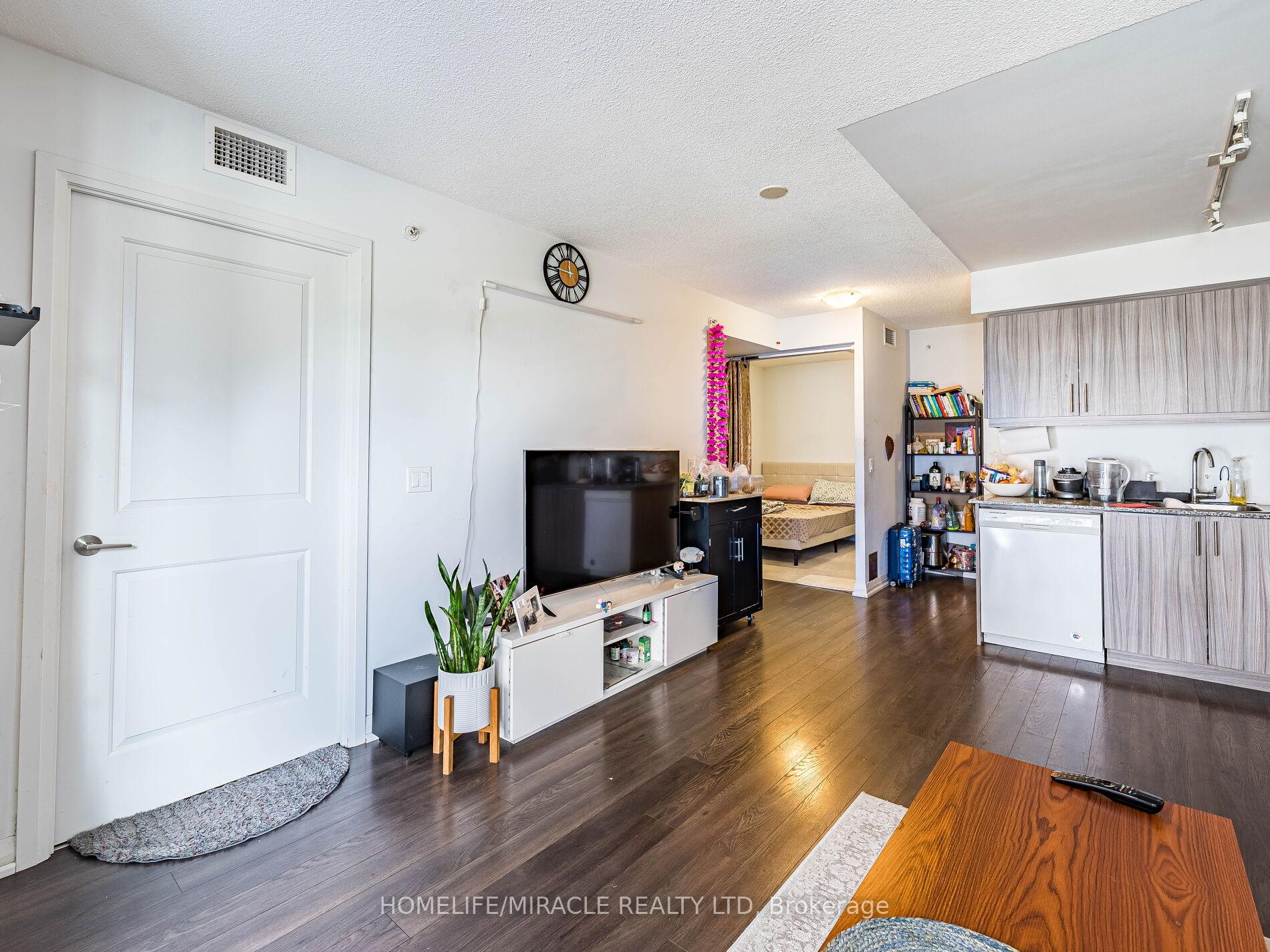 3 Bedrooms Condo at 30 Meadowglen, Toronto For sale