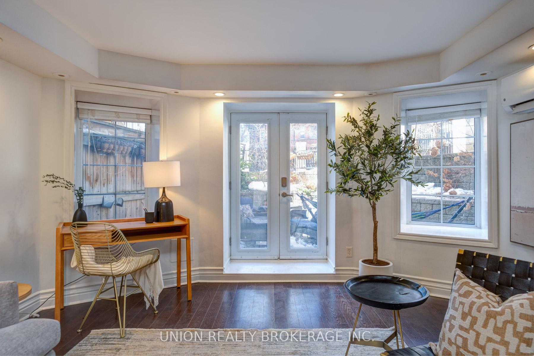 1 Bedroom Condo at 539 Jarvis,  Toronto For sale