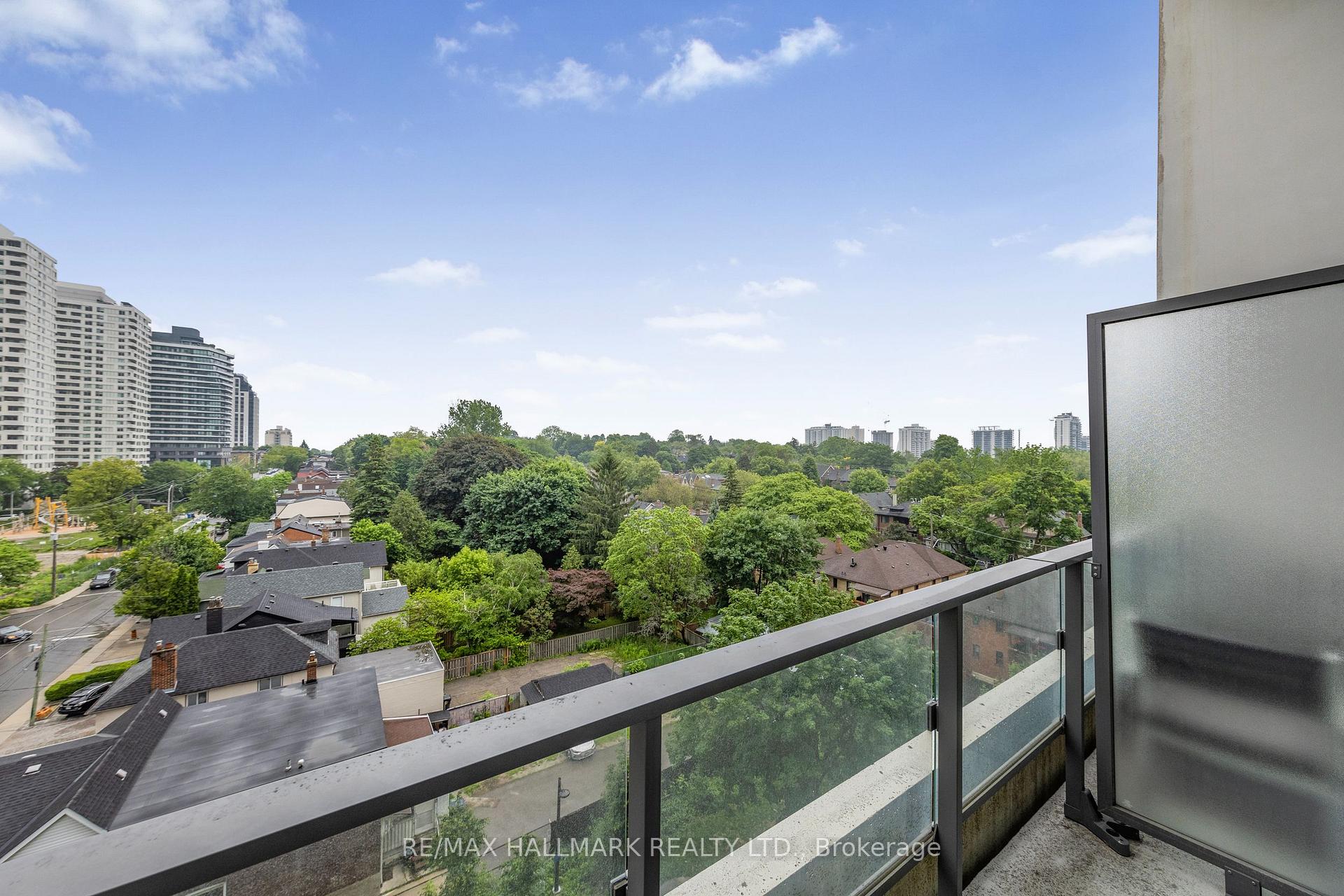 2 Bedrooms Condo at 5 Soudan, Toronto For sale