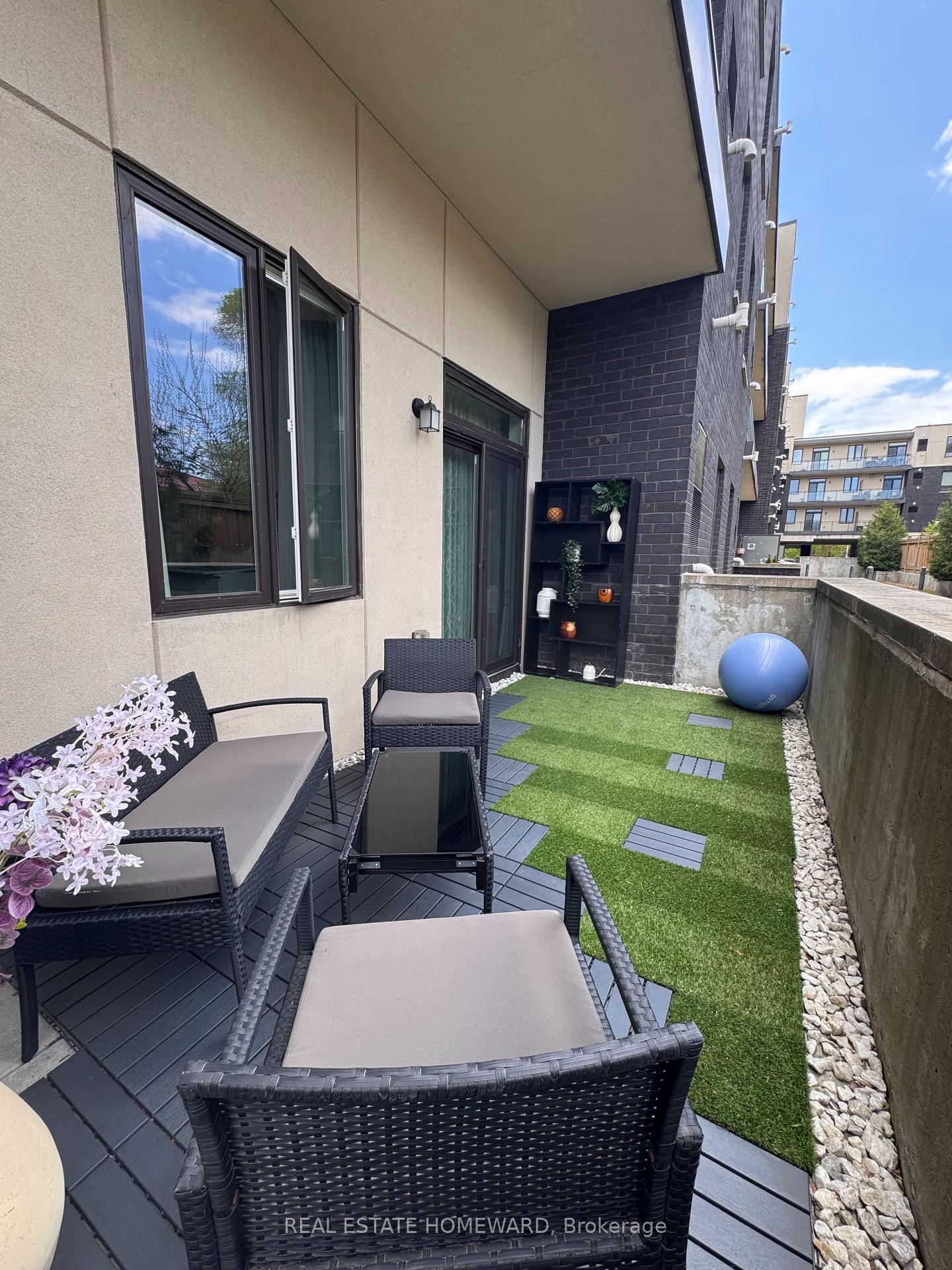 2 Bedrooms Condo at 3560 St Clair Ave, Toronto For sale