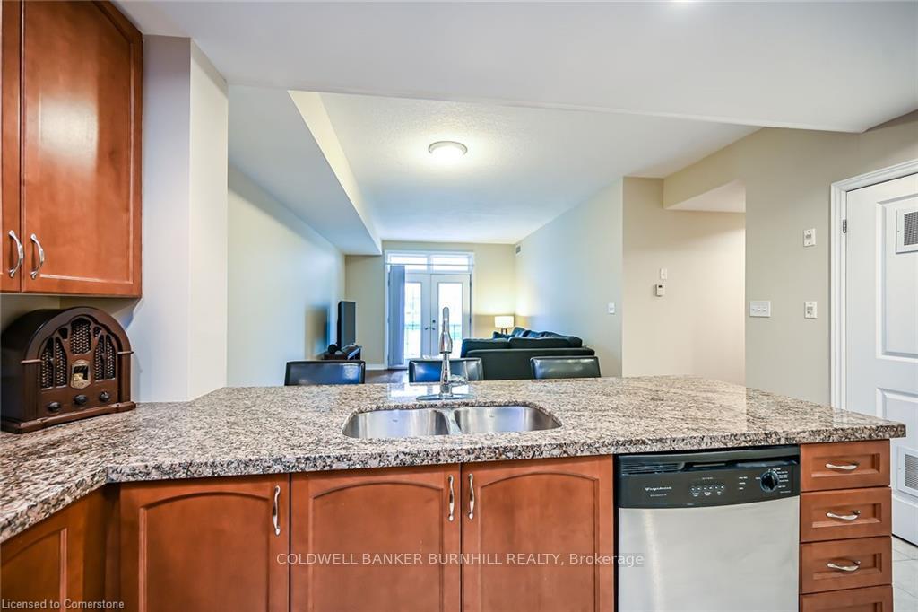 2 Bedrooms Condo at 396 Plains,  Burlington For sale