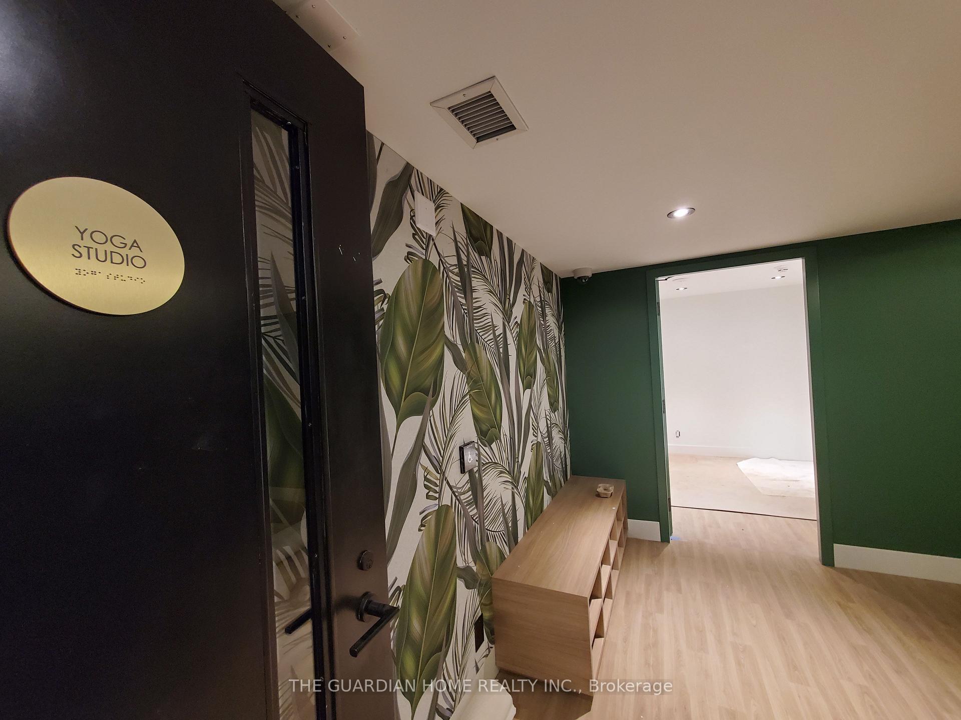 2 Bedrooms Condo at 7950 Bathurst, Vaughan For sale