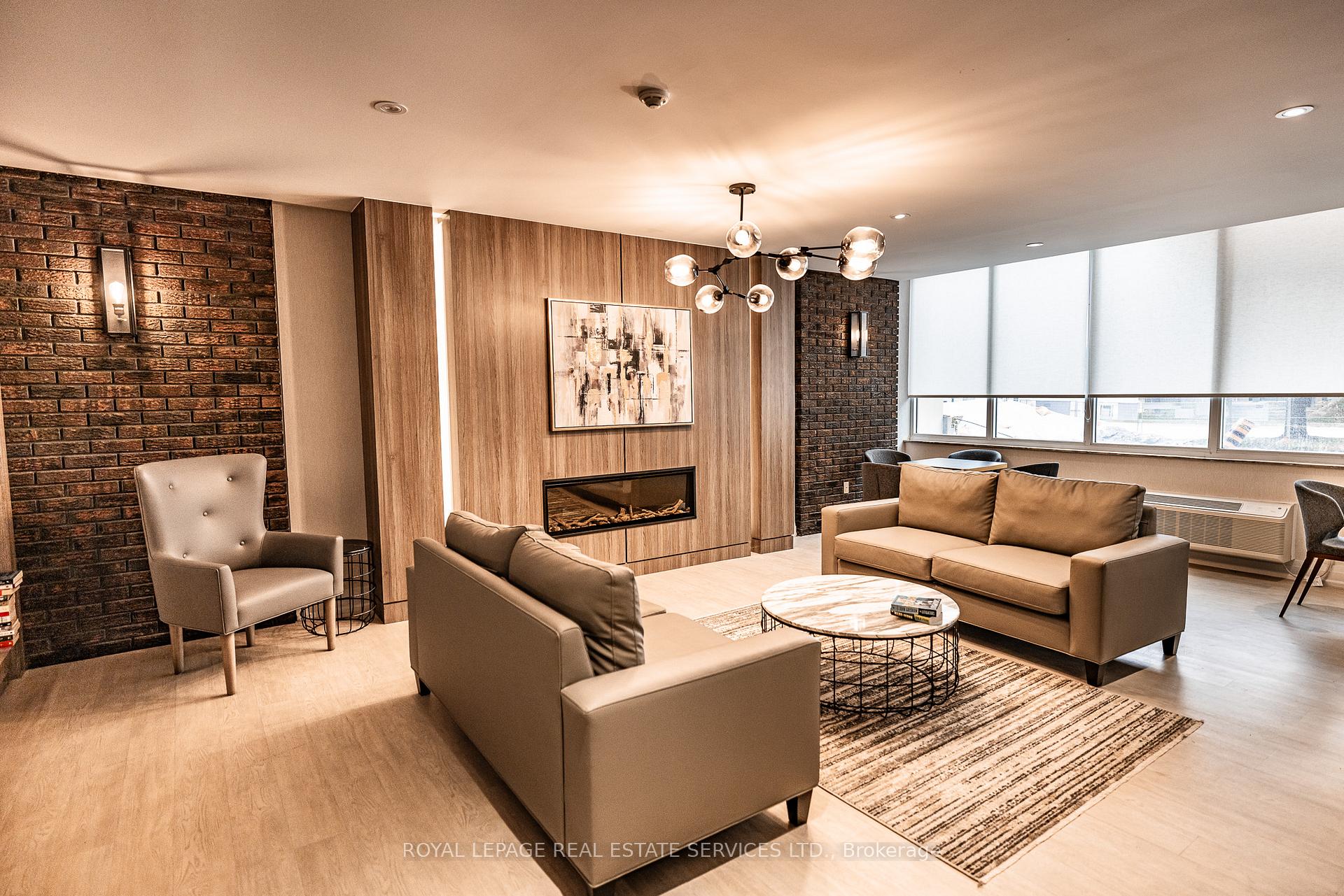 3 Bedrooms Condo at 966 Inverhouse,  Mississauga For sale