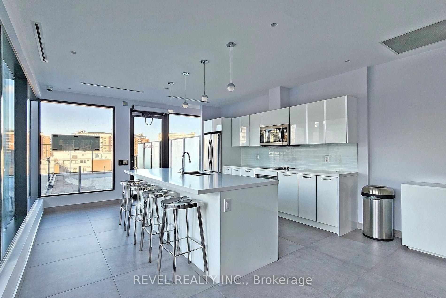 2 Bedrooms Condo at 55 Ontario, Toronto For sale