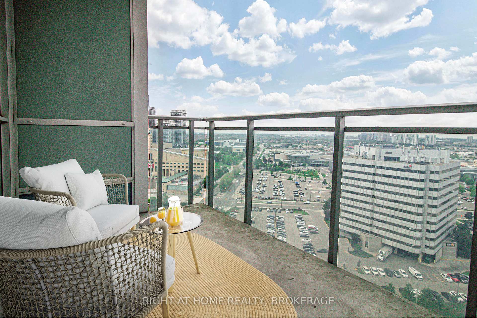 2 Bedrooms Condo at 3939 Duke Of York, Mississauga For sale