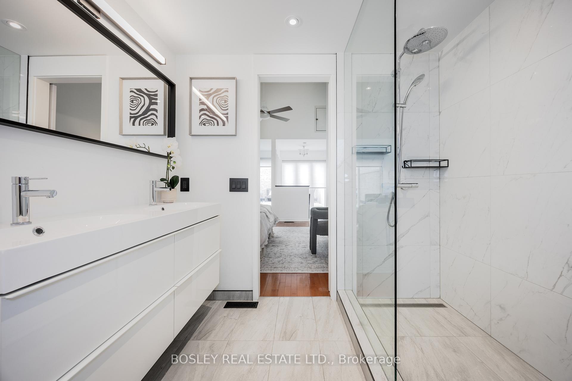 4 Bedrooms Condo at 95 Summerhill, Toronto For sale