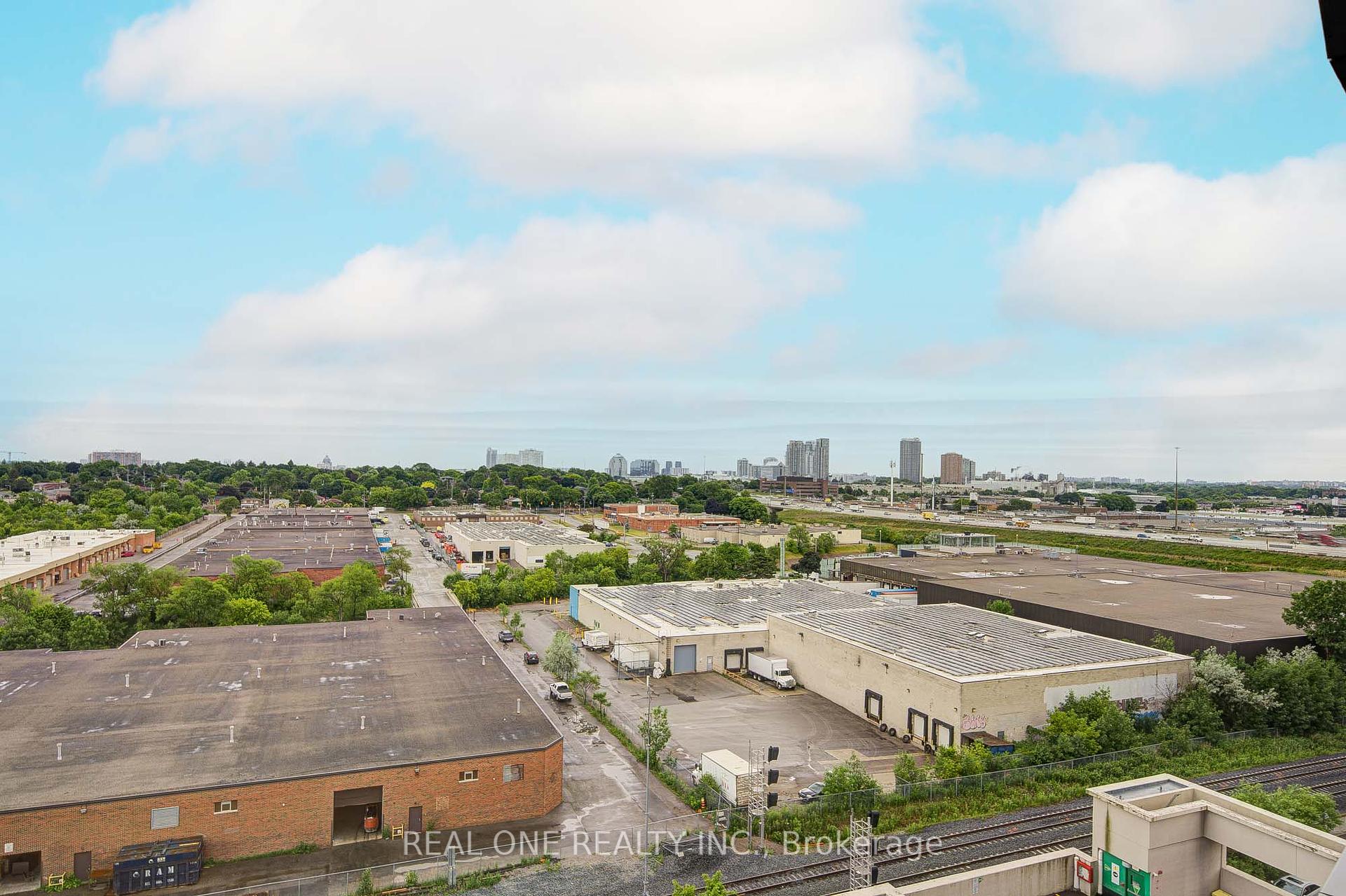 3 Bedrooms Condo at 151 Village Green, Toronto For sale