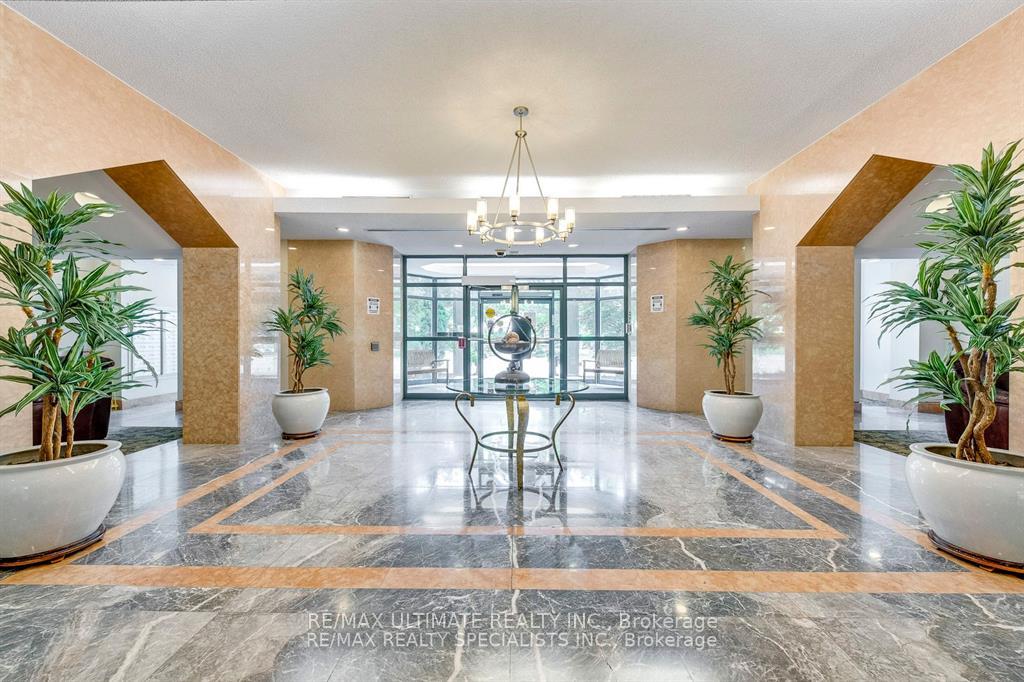 2 Bedrooms Condo at 2177 Burnhamthorpe, Mississauga For sale