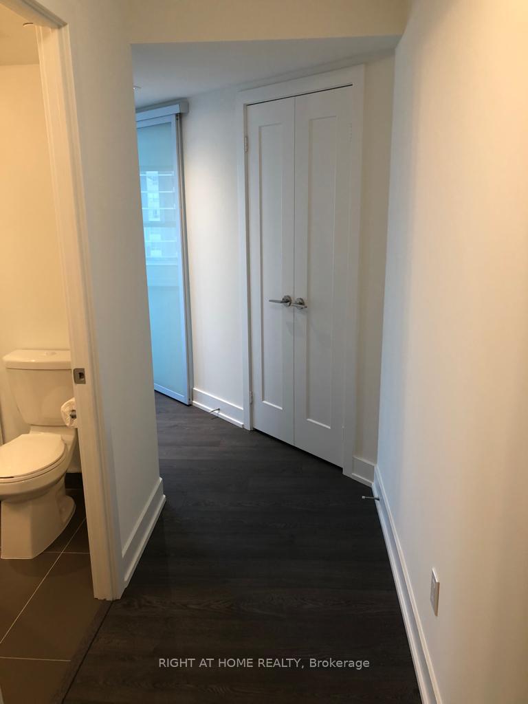 2 Bedrooms Condo at 7 Mabelle,  Toronto For sale