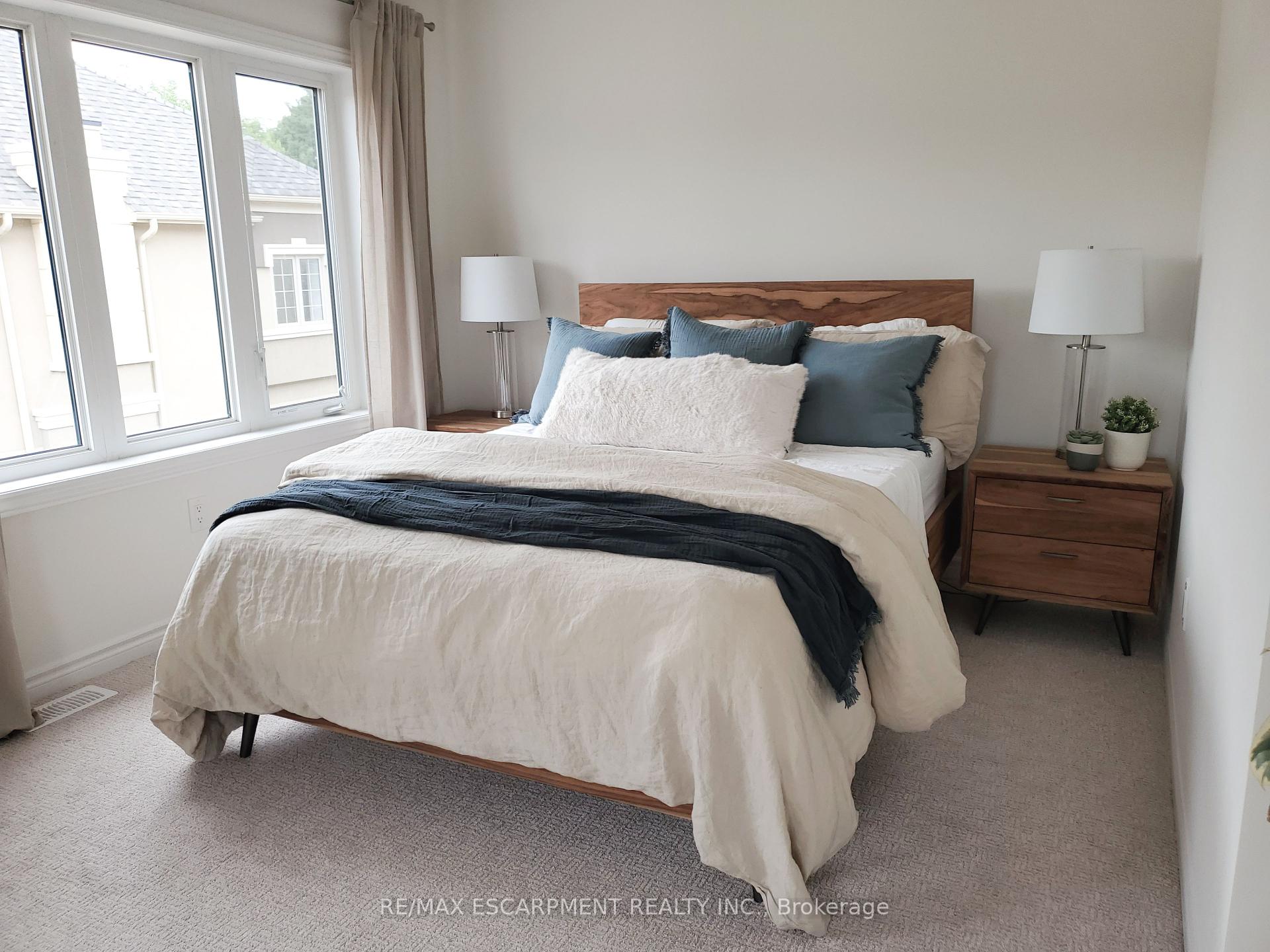 3 Bedrooms Condo at 305 Garner, Hamilton For sale