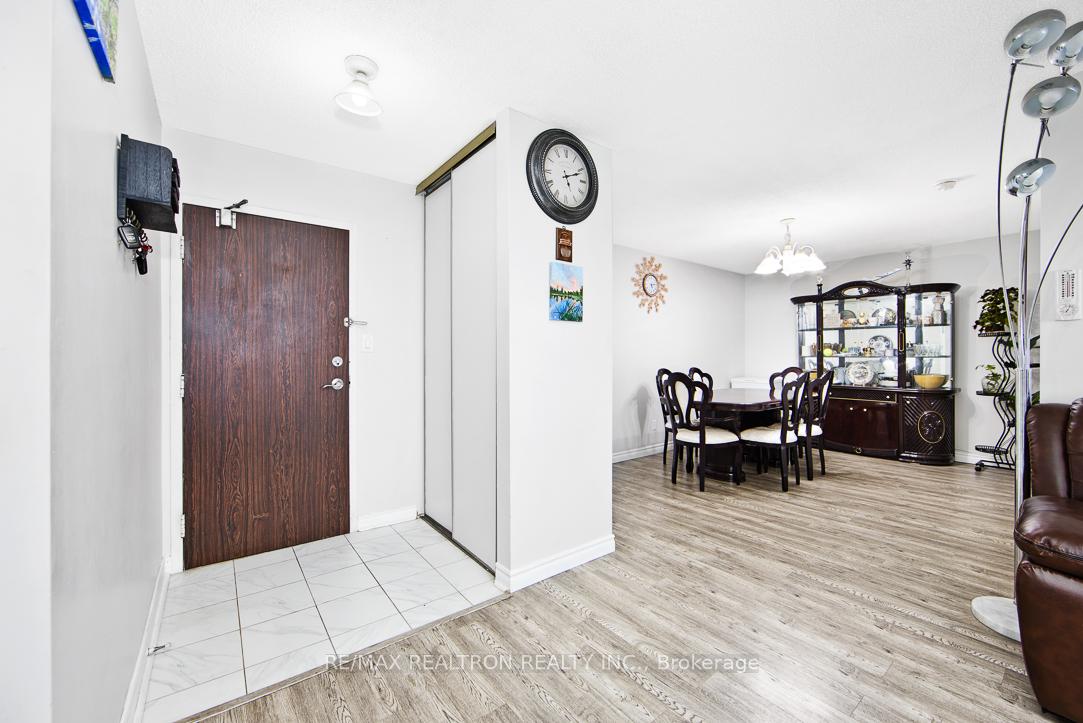4 Bedrooms Condo at 25 Bamburgh, Toronto For sale