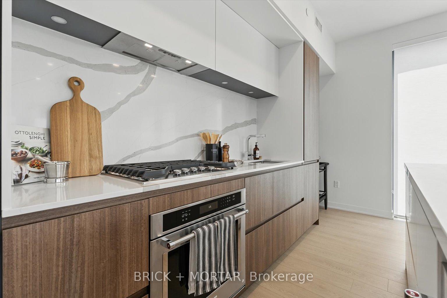 3 Bedrooms Condo at 1 Hillsdale, Toronto For sale