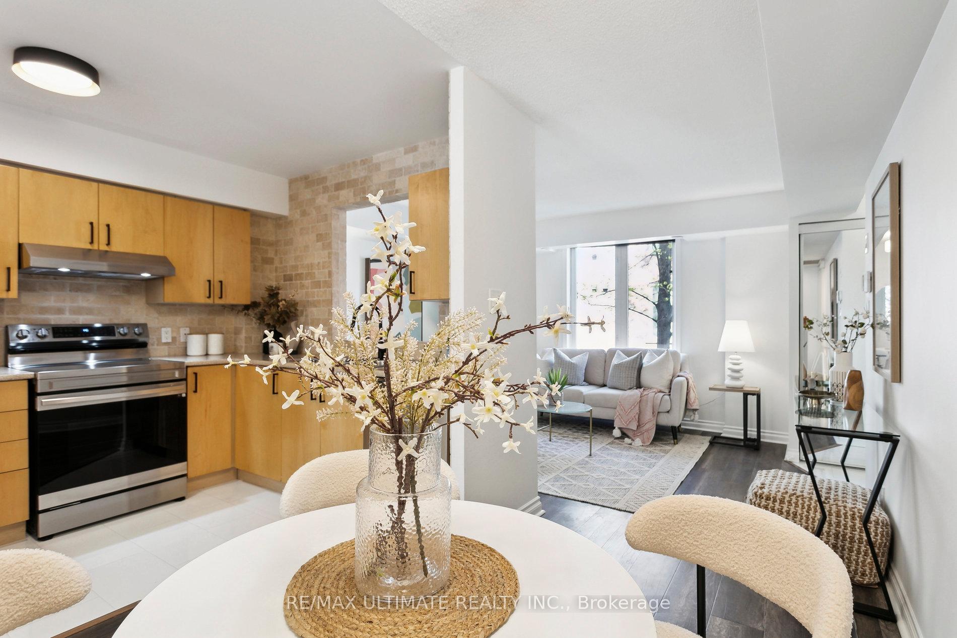 3 Bedrooms Condo at 12 Douro, Toronto For sale