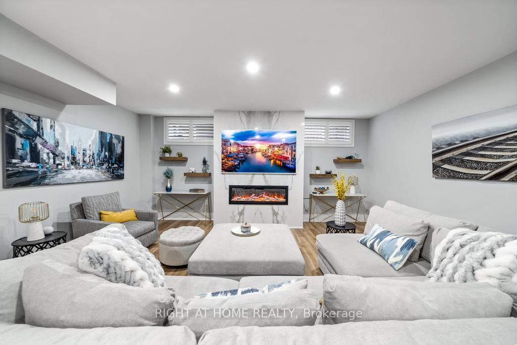 248 Cloverleaf Drive