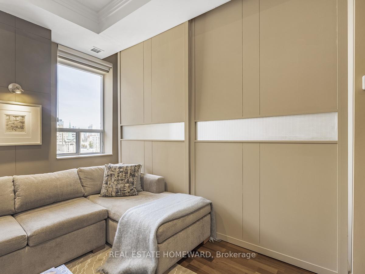 2 Bedrooms Condo at 48 St Clair, Toronto For sale