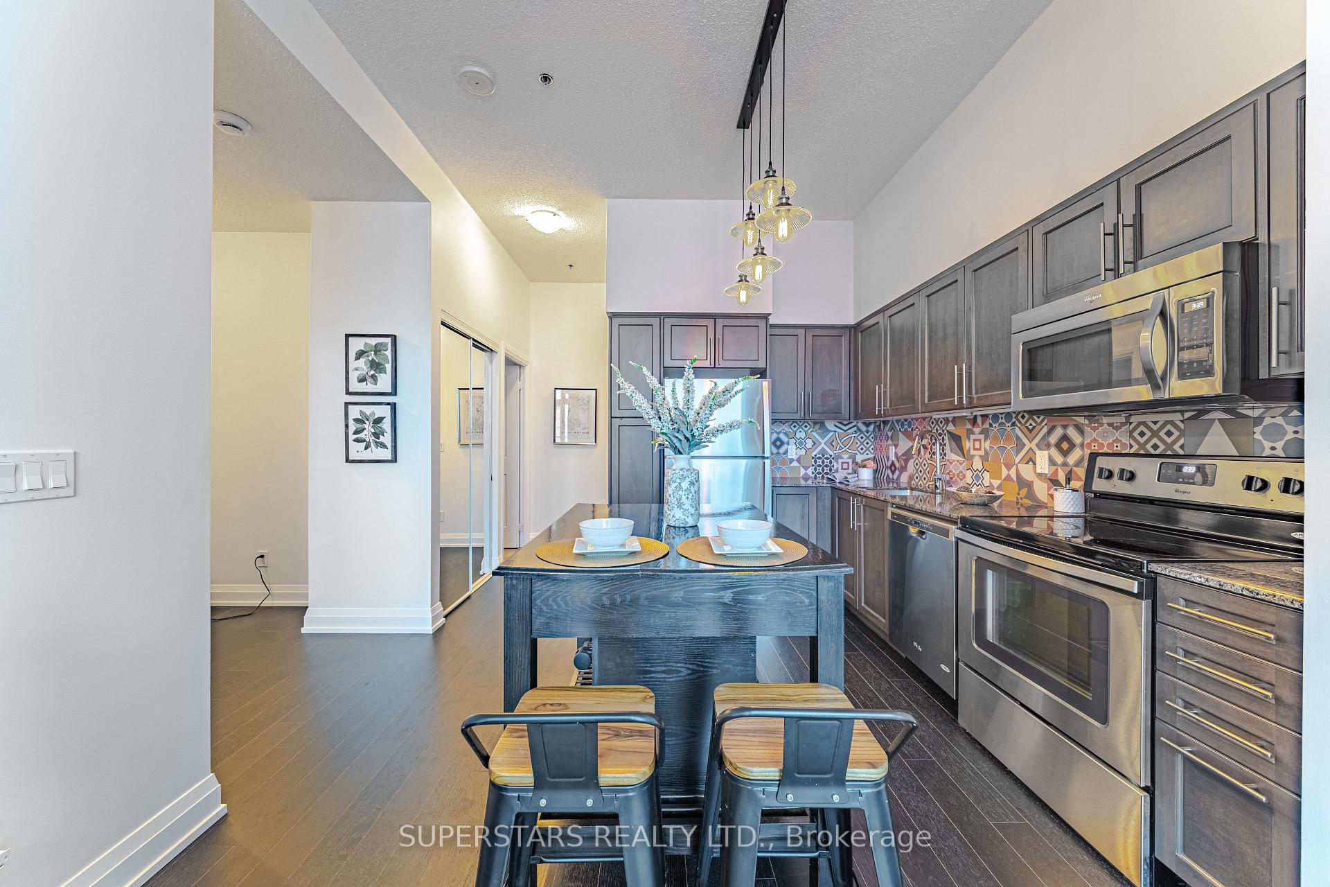 2 Bedrooms Condo at 65 Speers, Oakville For sale