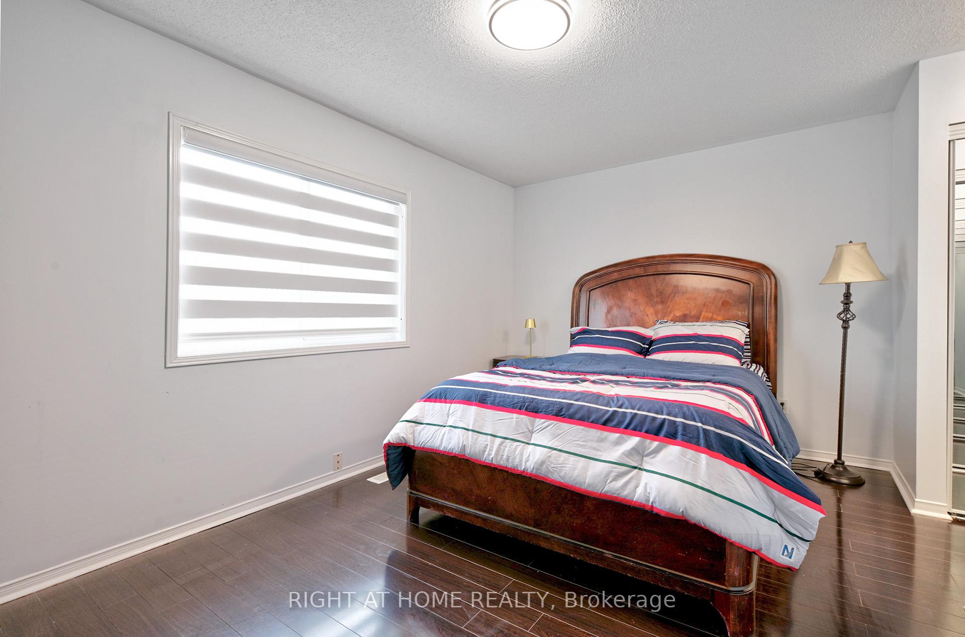 3 Bedrooms Condo at 4600 Kimbermount, Mississauga For sale