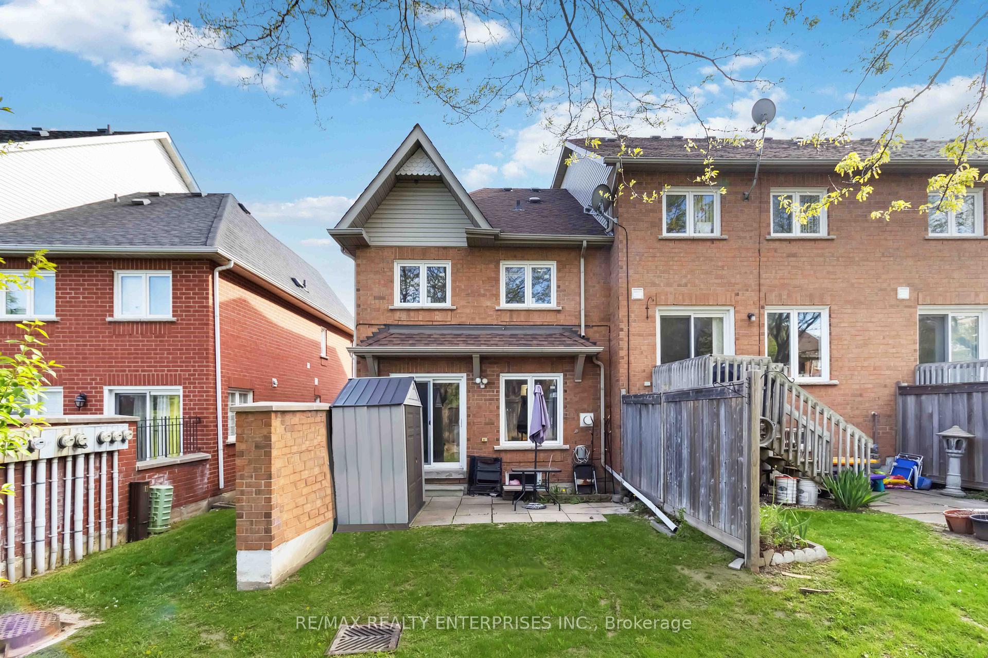 3 Bedrooms Condo at 1588 South Parade, Mississauga For sale