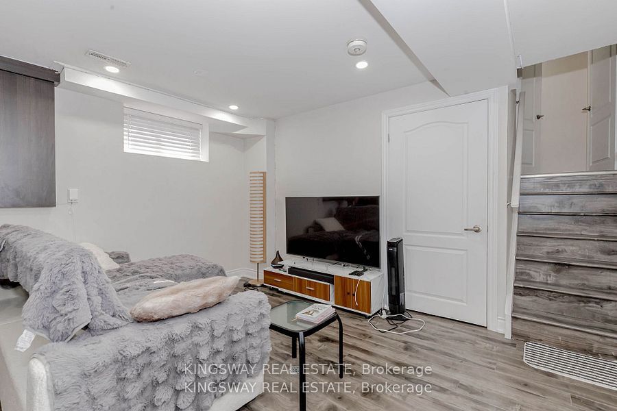 1395 Tyneburn Crescent