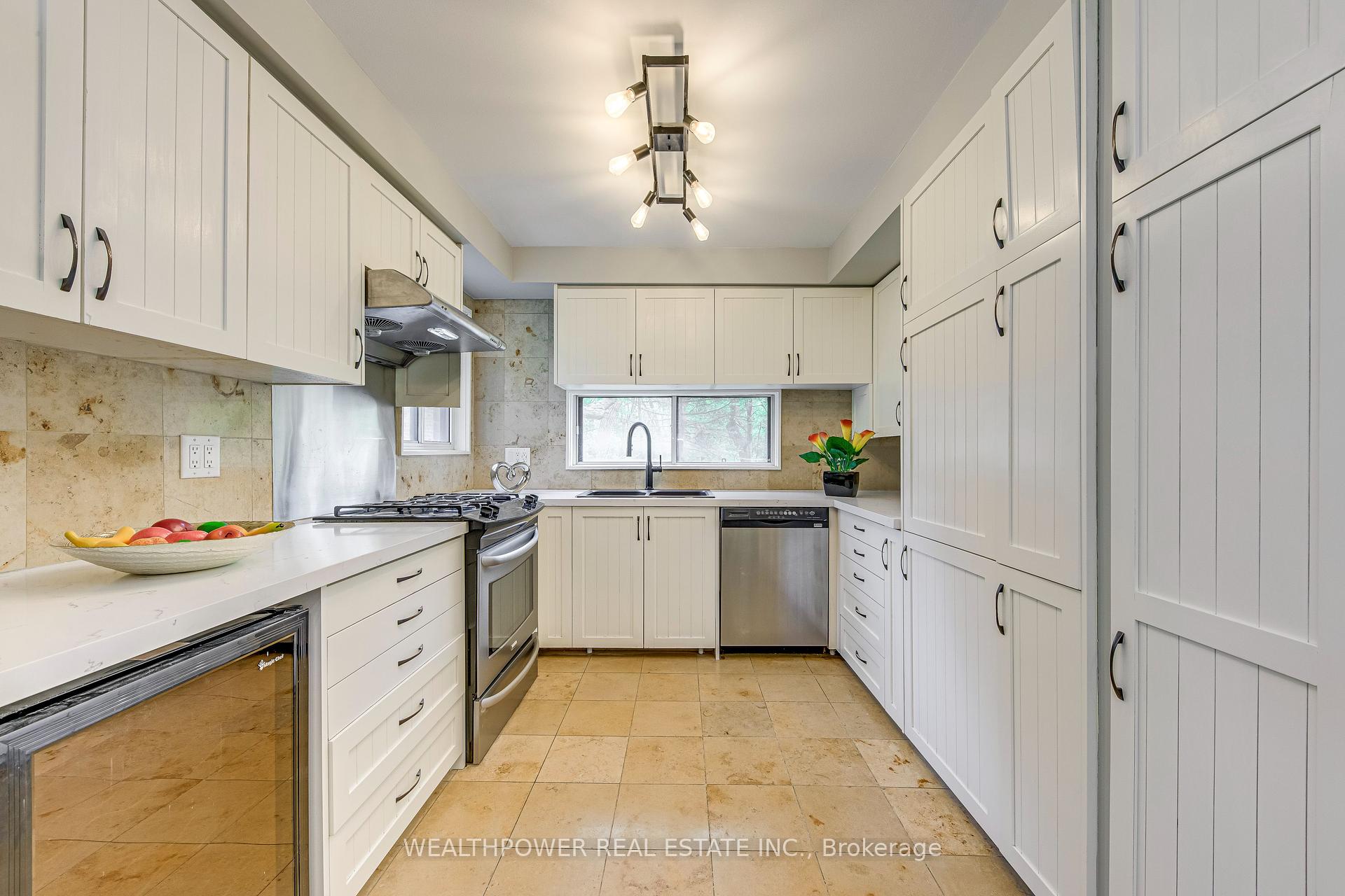 3 Bedrooms Condo at 1250 Marlborough, Oakville For sale