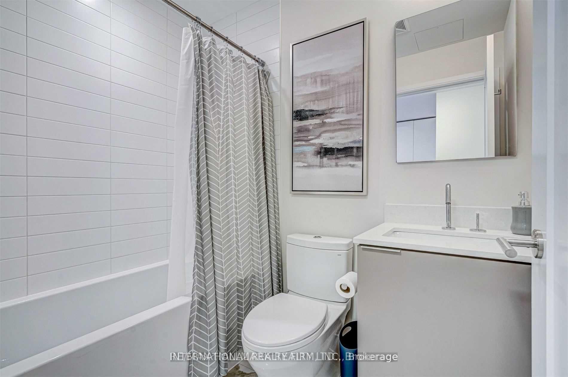1 Bedroom Condo at 88 Cumberland,  Toronto For sale