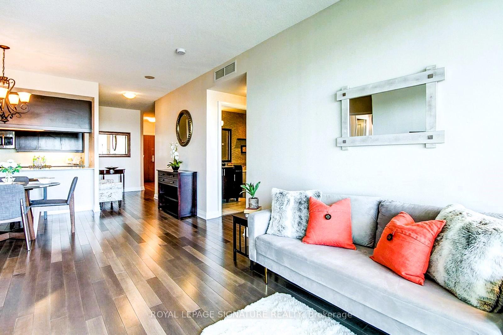 3 Bedrooms Condo at 1055 Southdown, Mississauga For sale