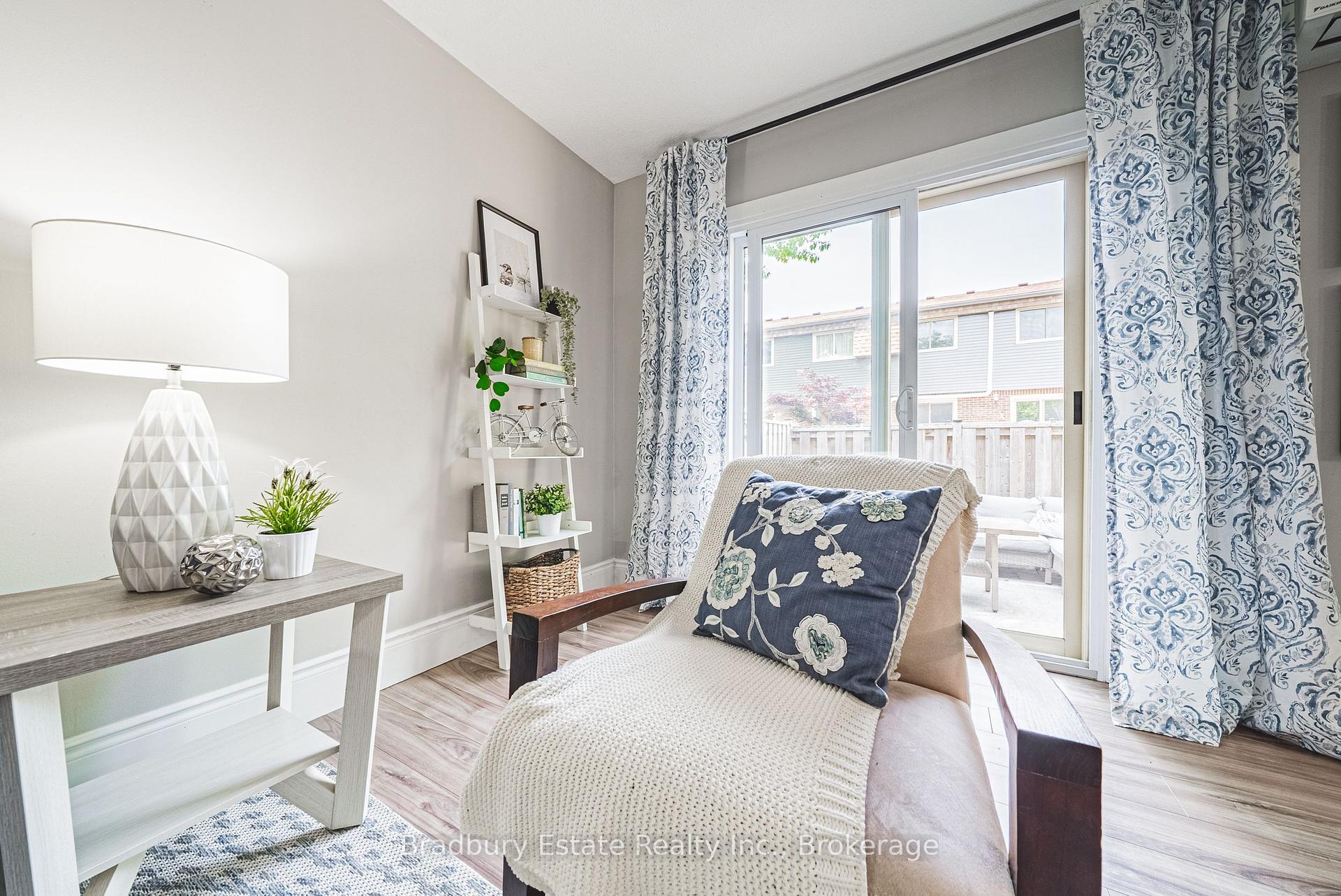 3 Bedrooms Condo at 1489 Ester, Burlington For sale