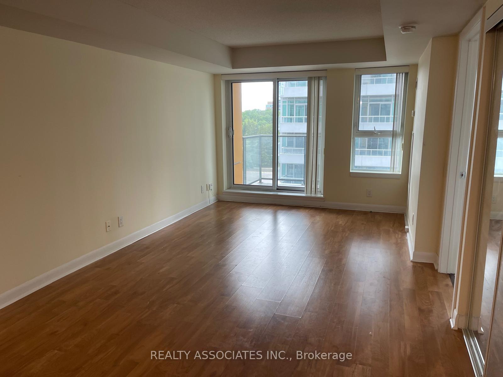 2 Bedrooms Condo at 25 Town Centre, Toronto For sale