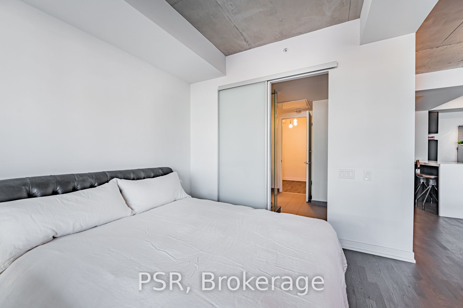 560 King Street W, #610