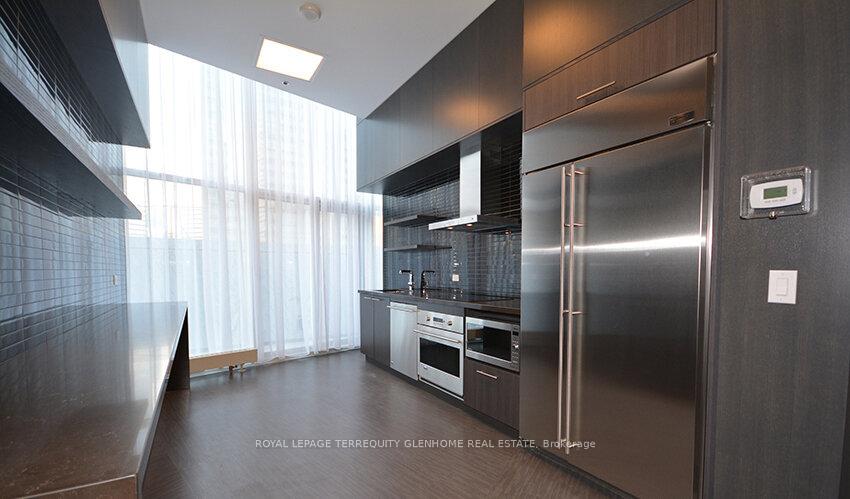 2 Bedrooms Condo at 14 York,  Toronto For sale