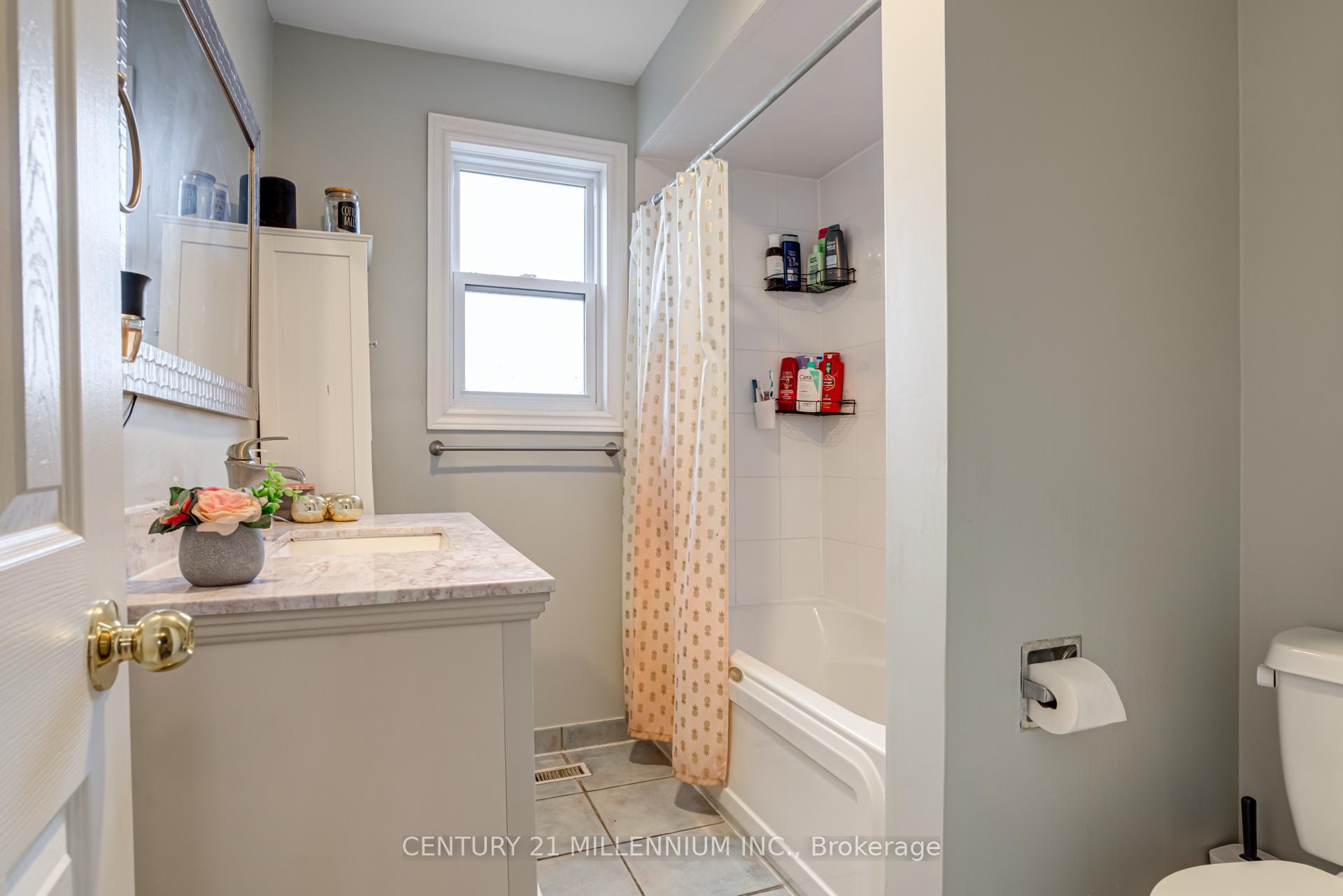 3 Bedrooms Condo at 1536 Sixth, Oakville For sale