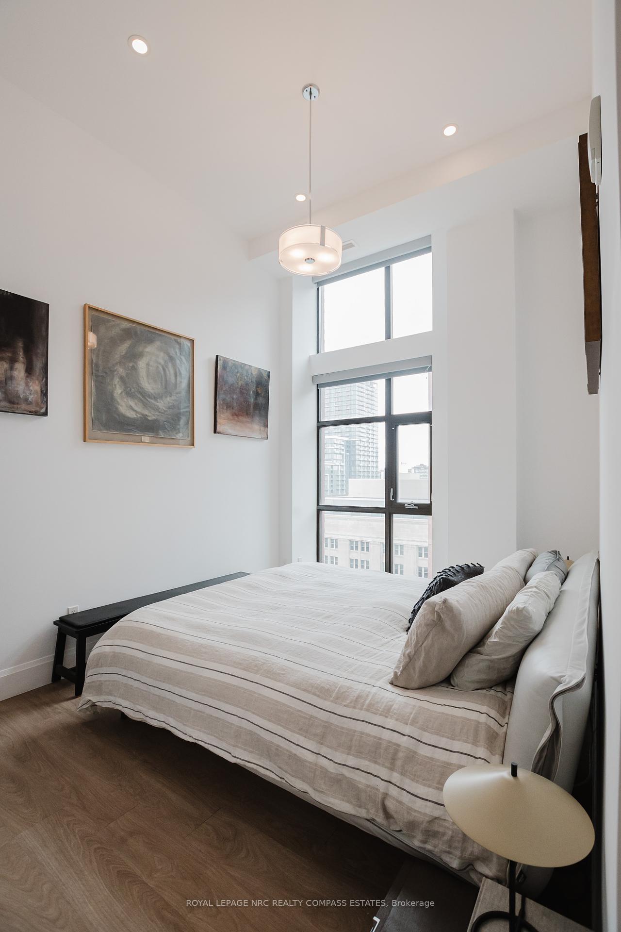 2 Bedrooms Condo at 118 King,  Hamilton For sale