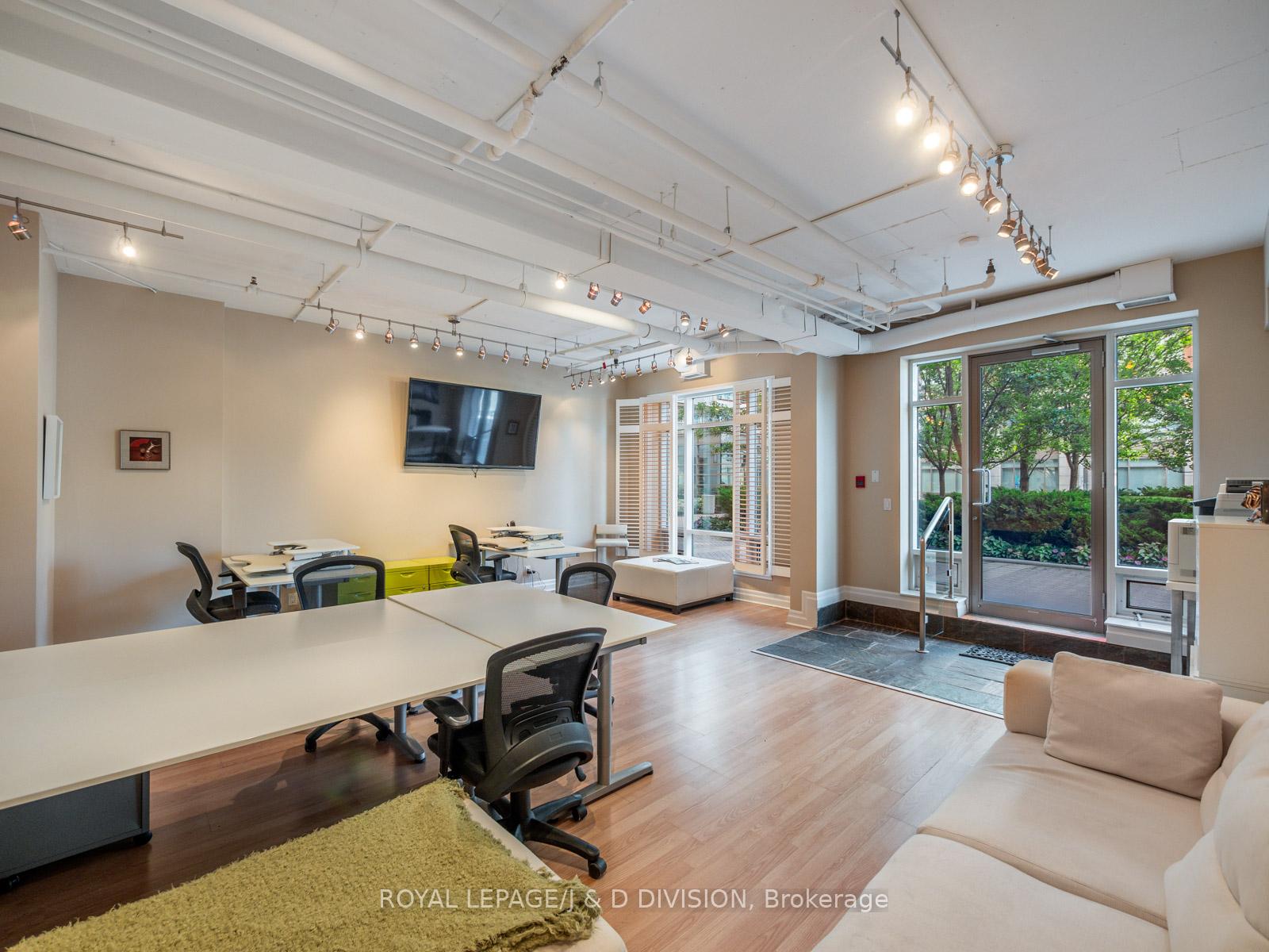 2 Bedrooms Condo at 500 Queens,  Toronto For sale
