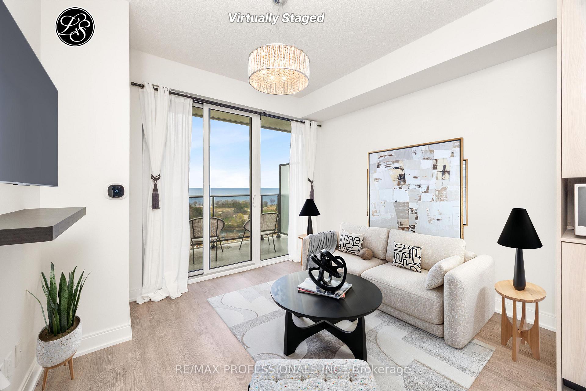 2 Bedrooms Condo at 70 Annie Craig, Toronto For sale