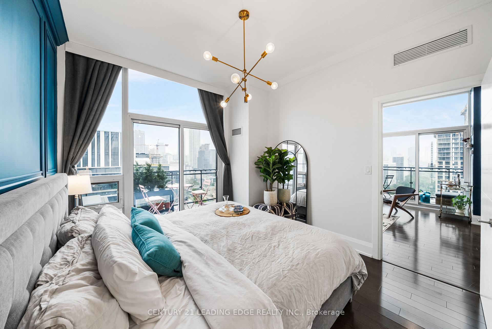2 Bedrooms Condo at 460 Adelaide, Toronto For sale