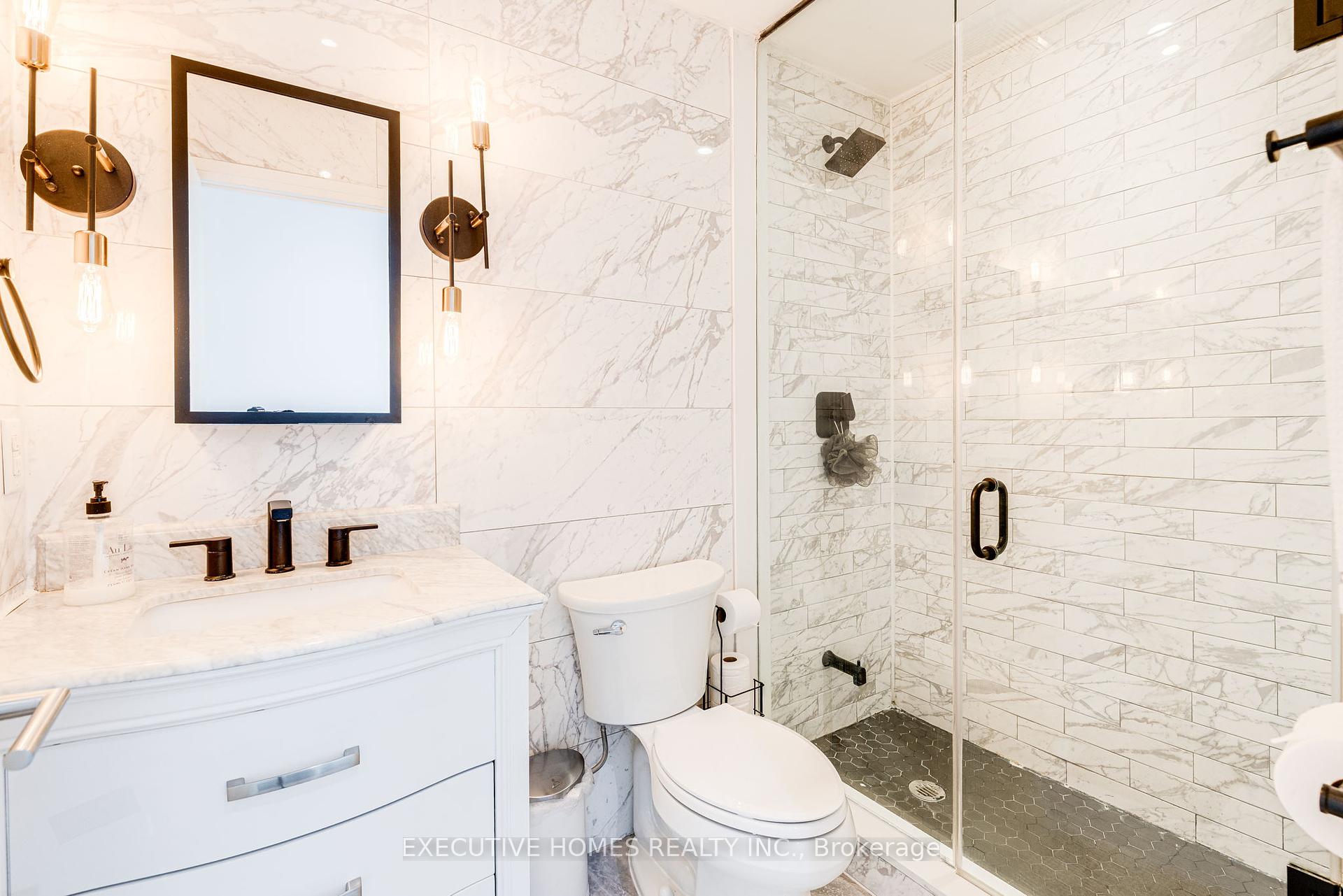 2 Bedrooms Condo at 80 John,  Toronto For sale