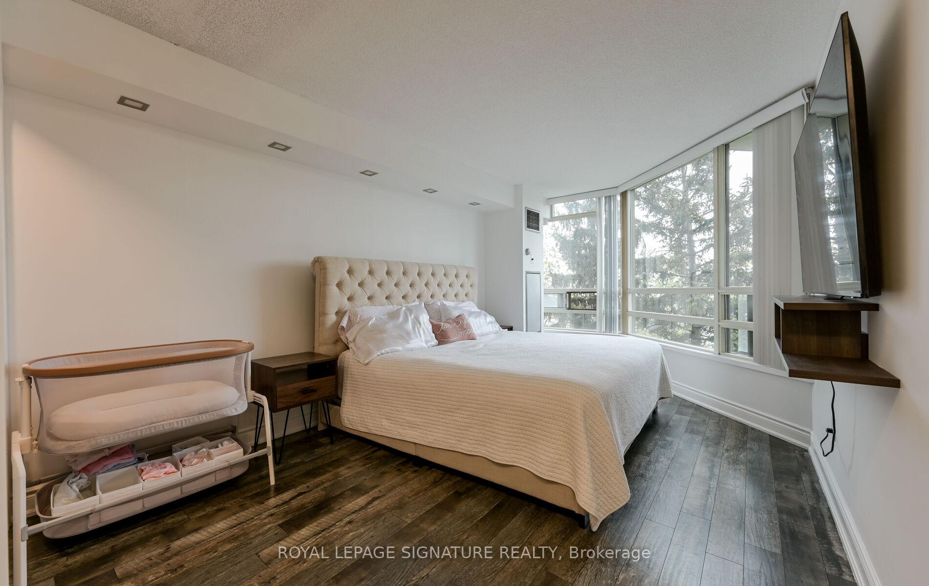 2 Bedrooms Condo at 75 King, Mississauga For sale