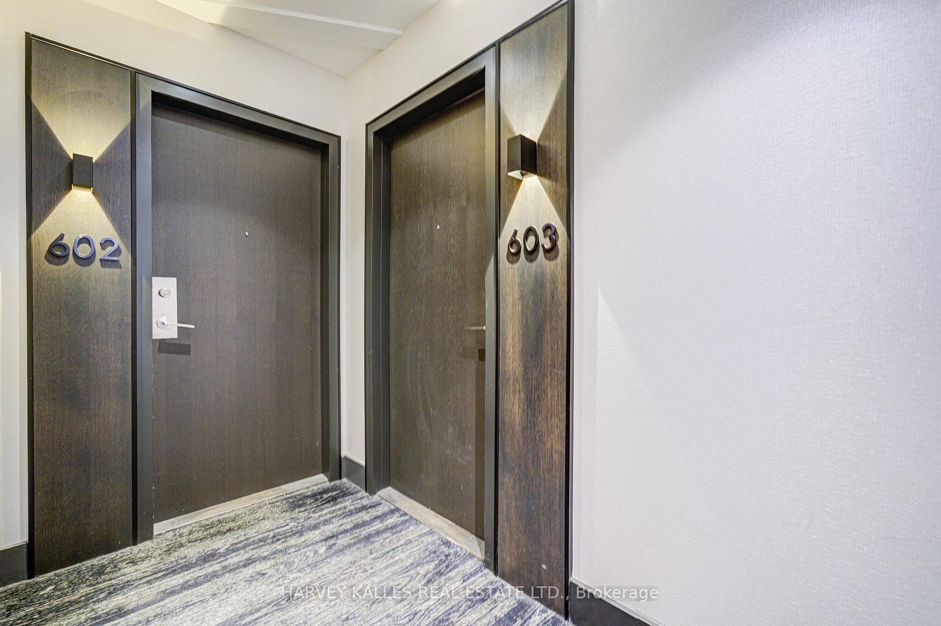 2 Bedrooms Condo at 6 Parkwood, Toronto For sale