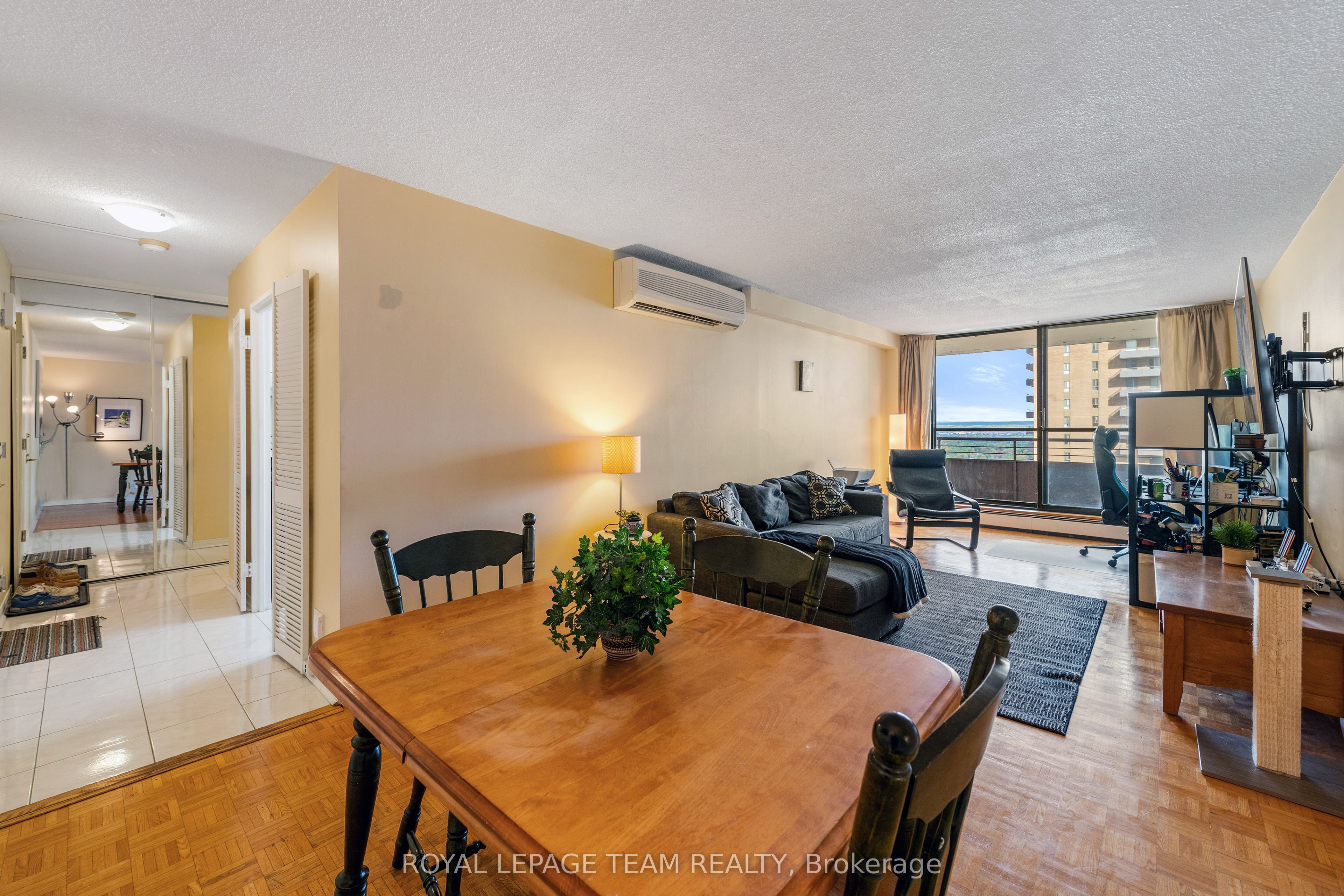 515 ST LAURENT Boulevard, #1909
