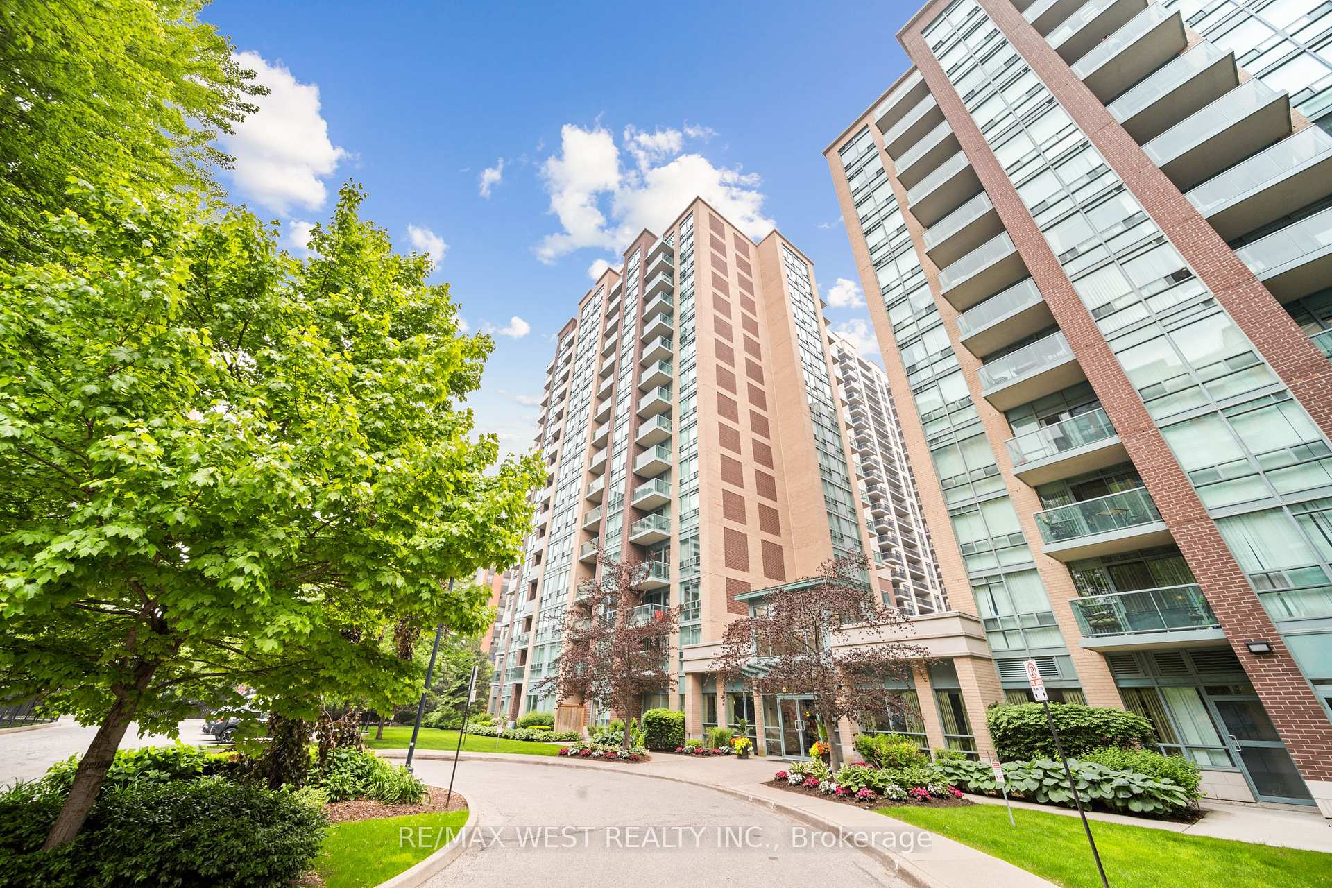2 Bedrooms Condo at 7 Michael Power, Toronto For sale