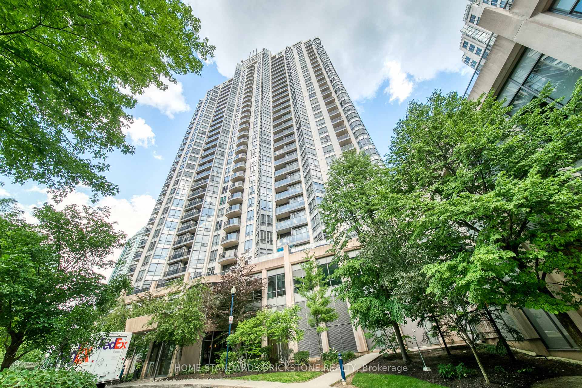 2 Bedrooms Condo at 10 Northtown, Toronto For sale