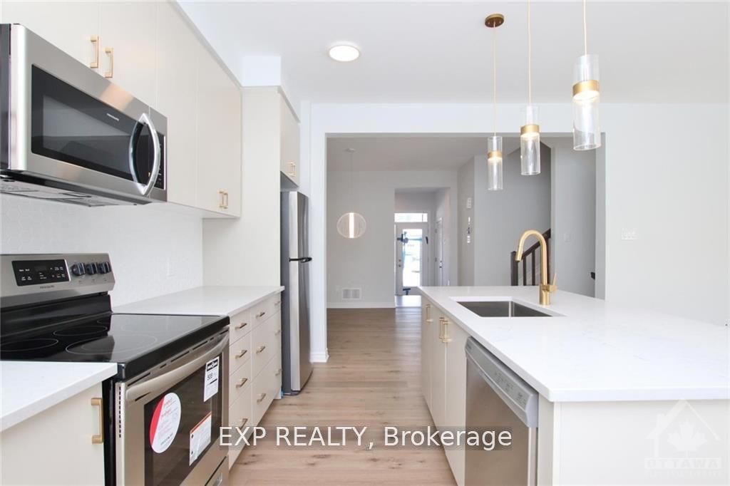 307 Cornflower Row, Stittsville - Munster - Richmond 8209 - Goulbourn Twp From Franktown Rd/South To Rideau