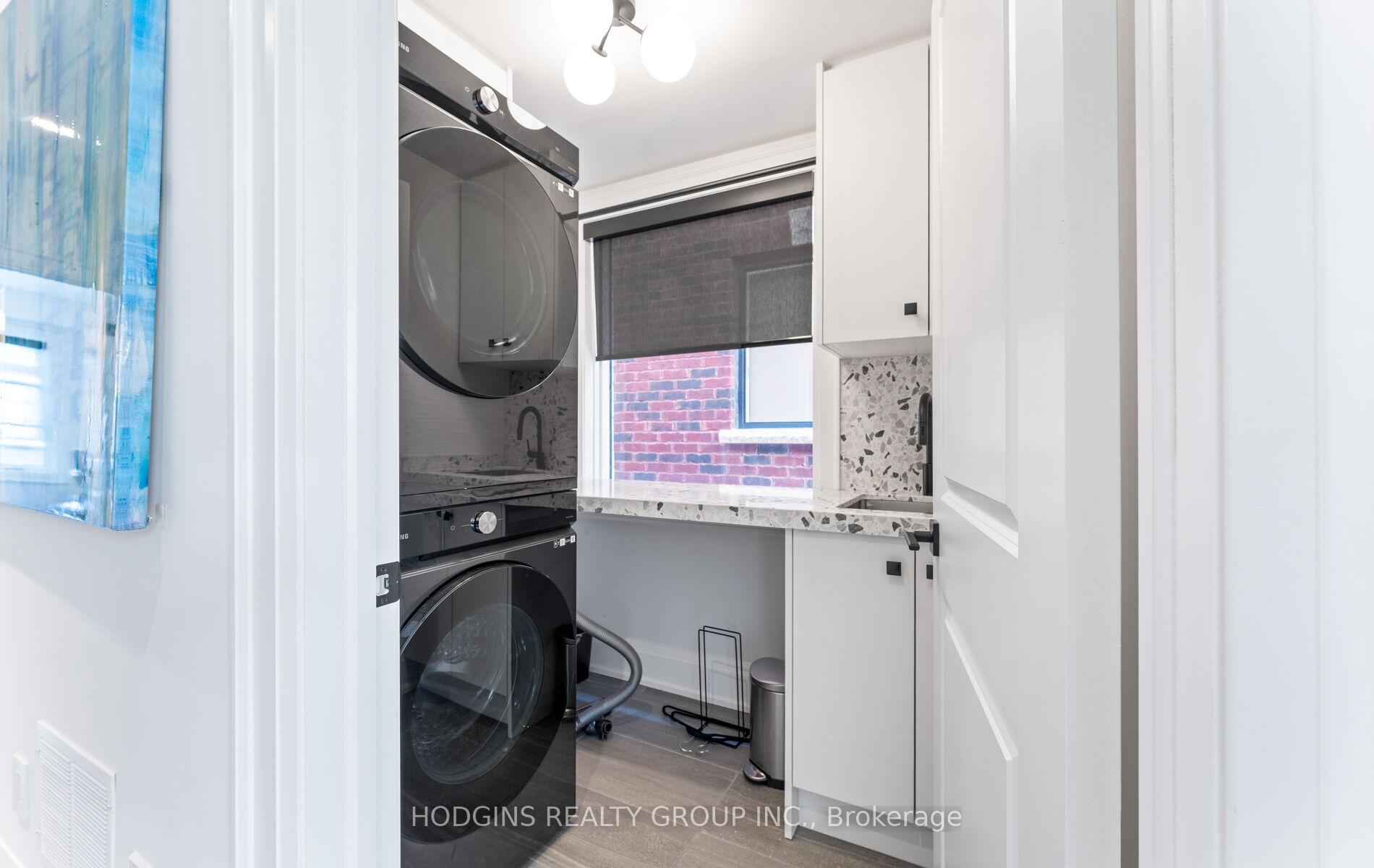 4 Bedrooms Condo at 10 Lunar, Mississauga For sale