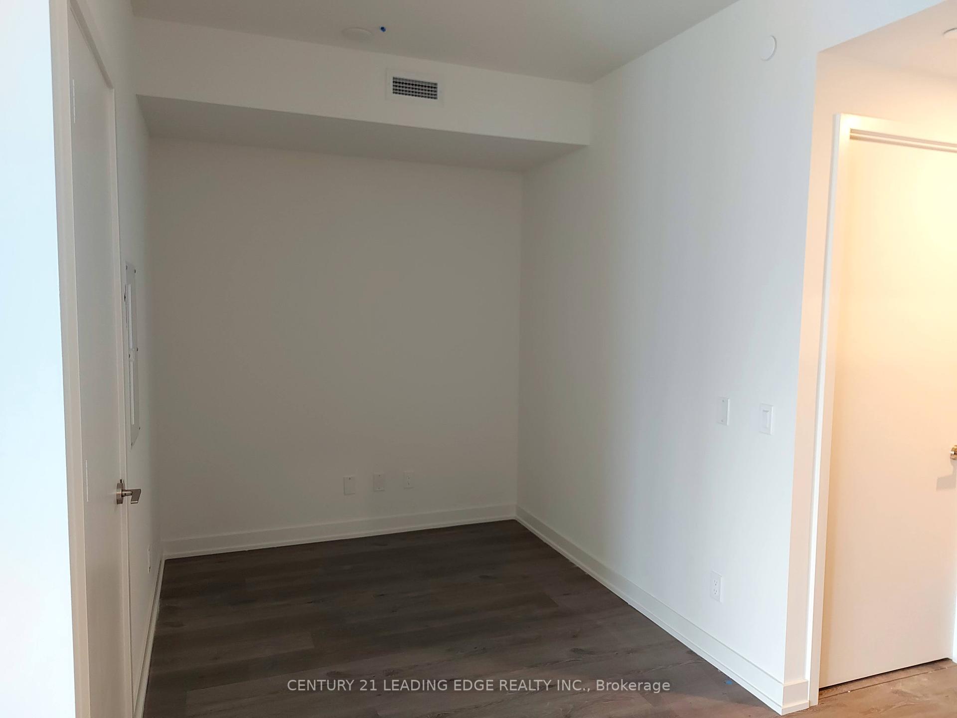 2 Bedrooms Condo at 10 Deerlick,  Toronto For sale