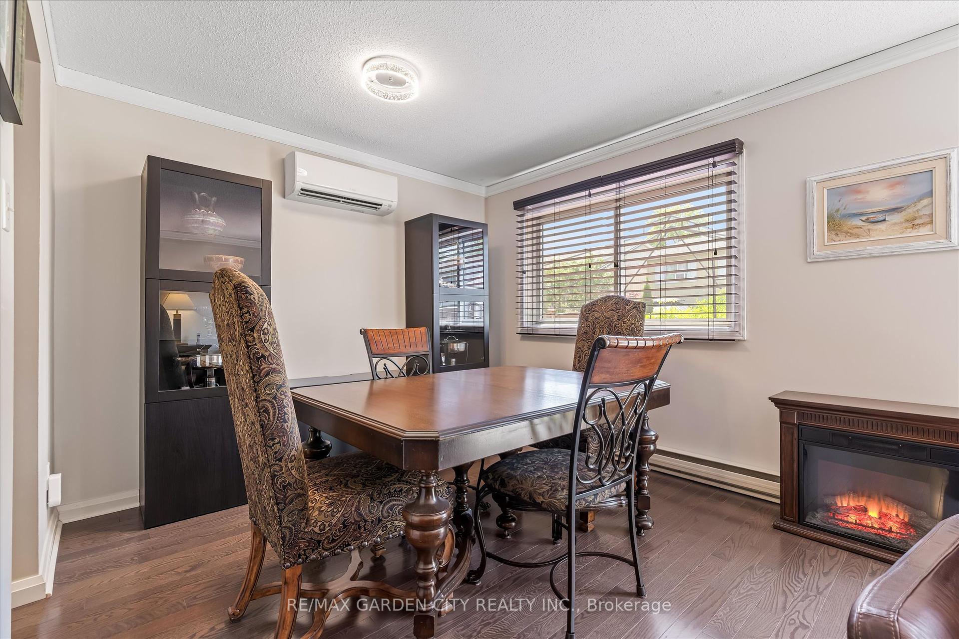 3 Bedrooms Condo at 5005 Pinedale, Burlington For sale