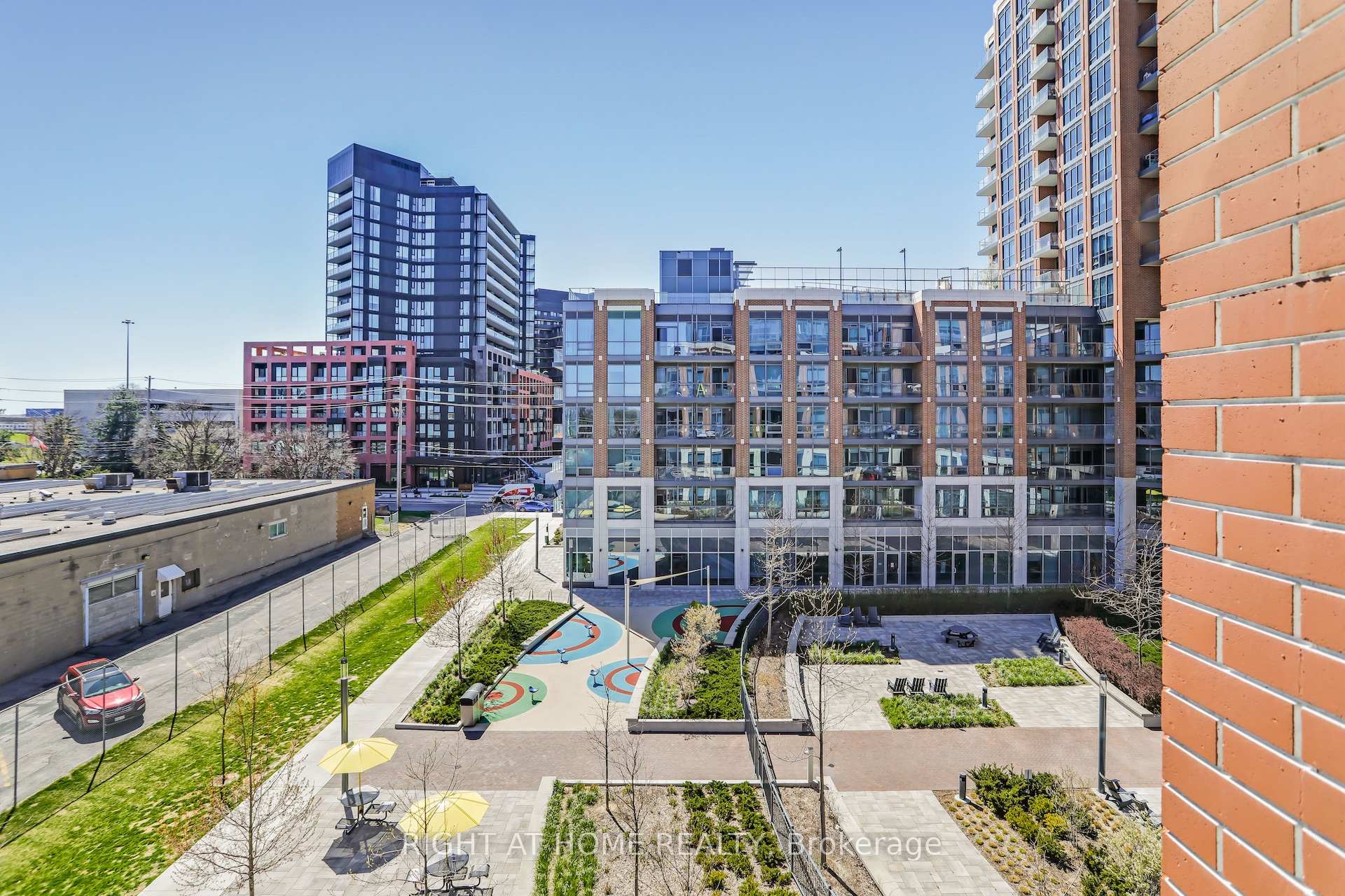4 Bedrooms Condo at 31 Tippett, Toronto For sale